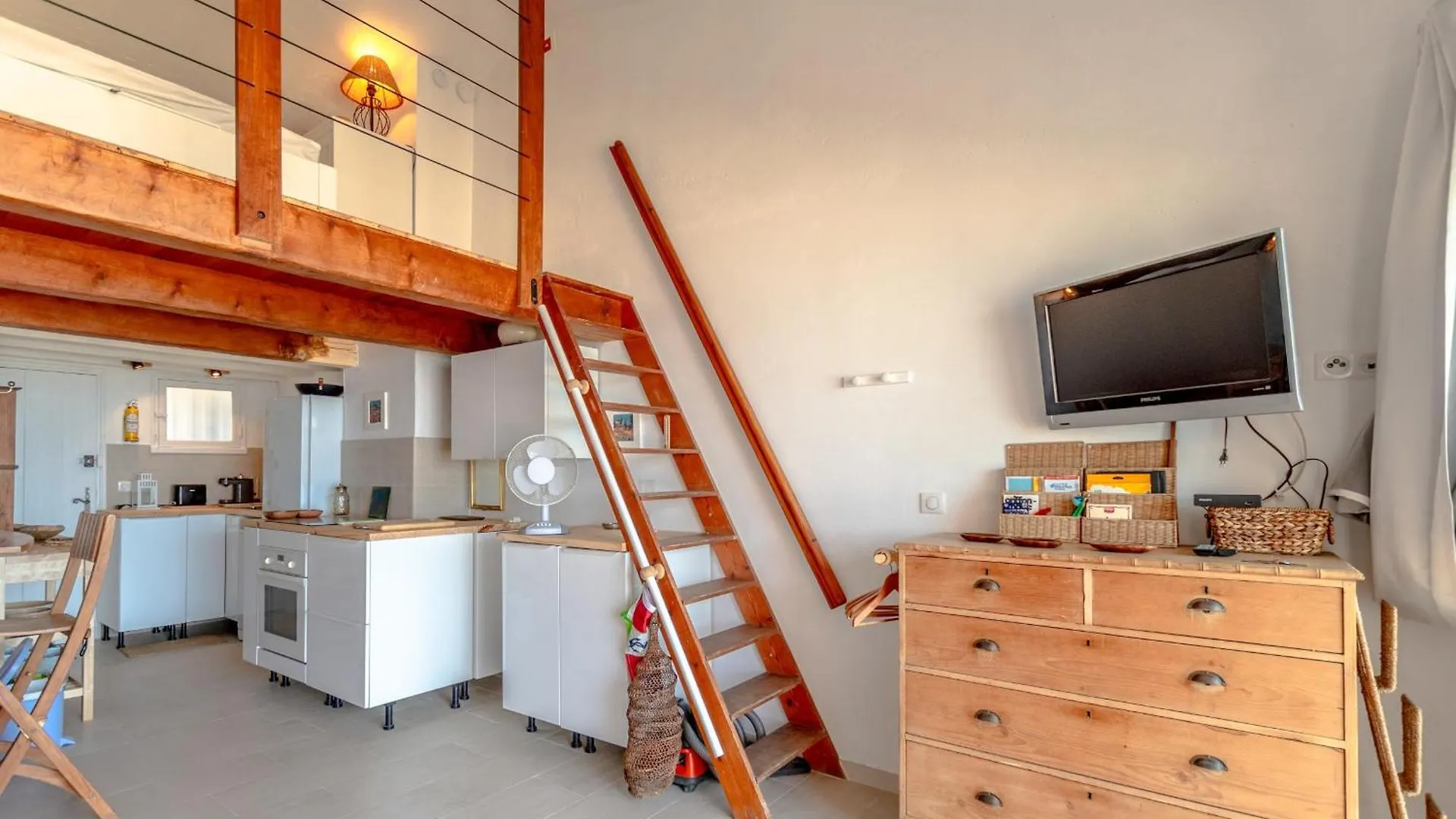 Renovated Apartment With Mezzanine Grimaud